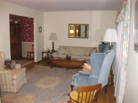129 E Poplar Dr, Delmar, NY 12054 photo 2