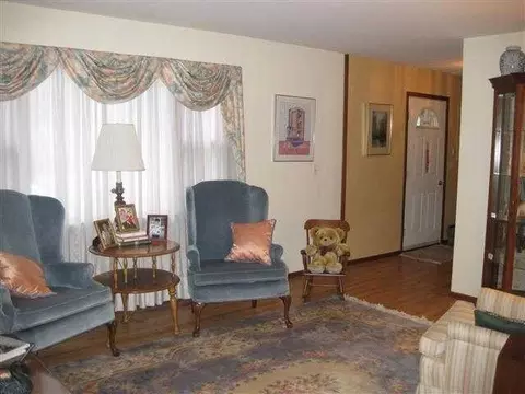 129 E Poplar Dr, Delmar, NY 12054 photo 3