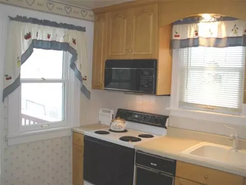 8 Snowden Ave, Delmar, NY 12054 photo 4