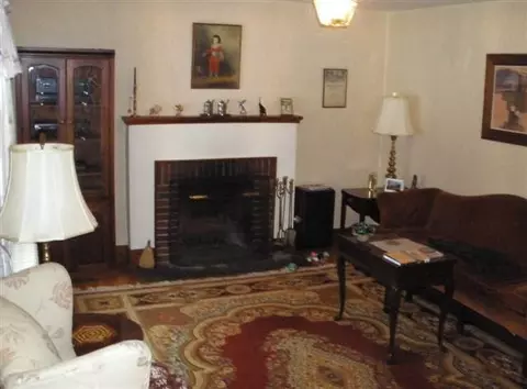 8 Snowden Ave, Delmar, NY 12054 photo 2