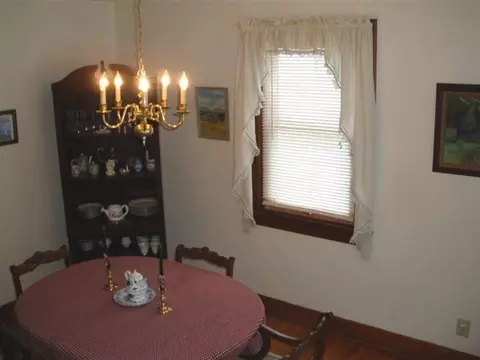 8 Snowden Ave, Delmar, NY 12054 photo 3