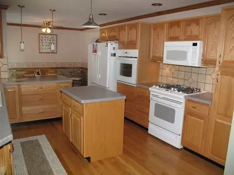 59 Hancock Dr, Glenmont, NY 12077 photo 6