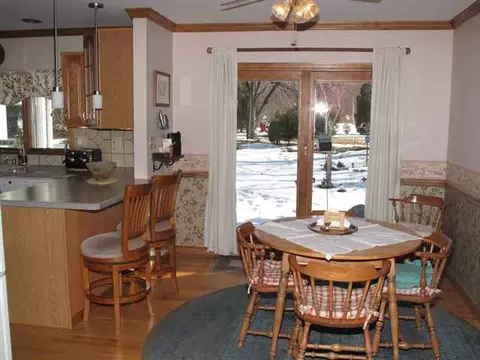 59 Hancock Dr, Glenmont, NY 12077 photo 3