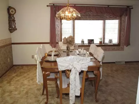 59 Hancock Dr, Glenmont, NY 12077 photo 2