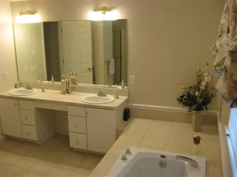 40 Columbine Dr, Glenmont, NY 12077 photo 7