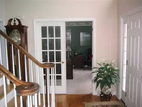 40 Columbine Dr, Glenmont, NY 12077 photo 2