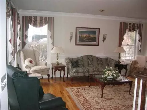 40 Columbine Dr, Glenmont, NY 12077 photo 3