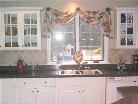 40 Columbine Dr, Glenmont, NY 12077 photo 5