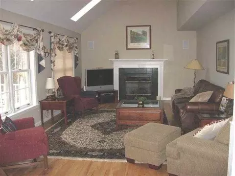 40 Columbine Dr, Glenmont, NY 12077 photo 4