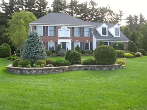 40 Columbine Dr, Glenmont, NY 12077 photo 1