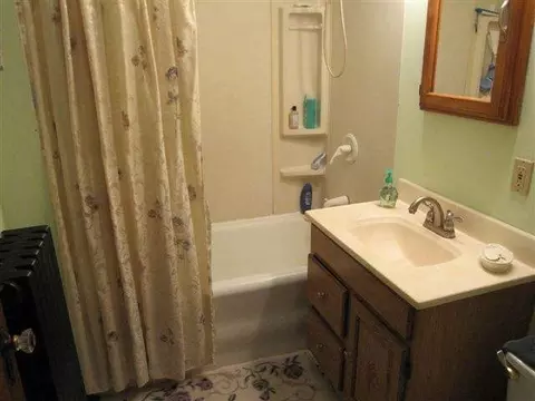 21 Lansing Rd, Colonie, NY 12304 photo 4