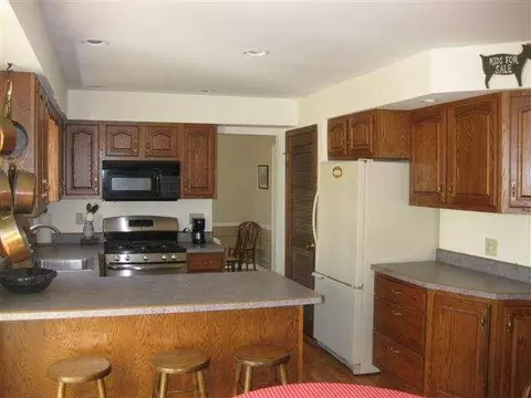 76 Delmar Pl, Delmar, NY 12054 photo 4