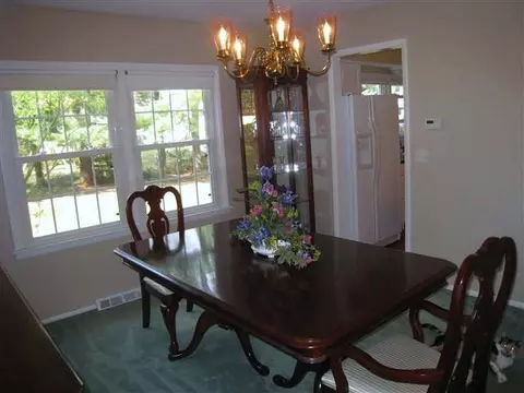 16 Sutherland Ct, Delmar, NY 12054 photo 3