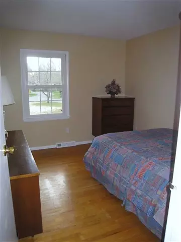 16 Sutherland Ct, Delmar, NY 12054 photo 8