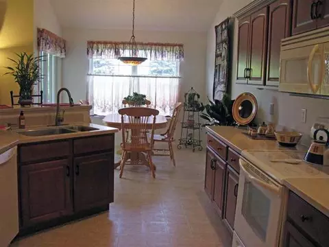 79 Walden Fields Dr, Delmar, NY 12054 photo 7