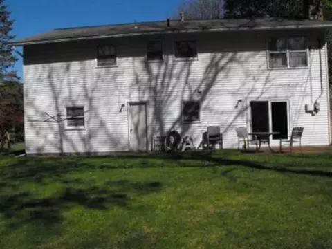 9 Rita Ct, Delmar, NY 12054 photo 2