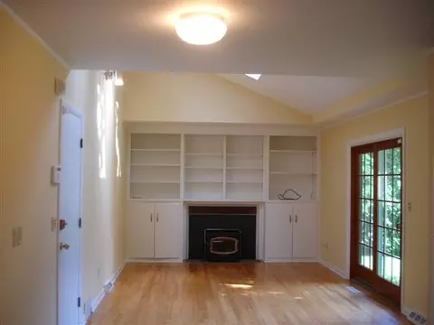 52 Dumbarton Dr, Delmar, NY 12054 photo 2