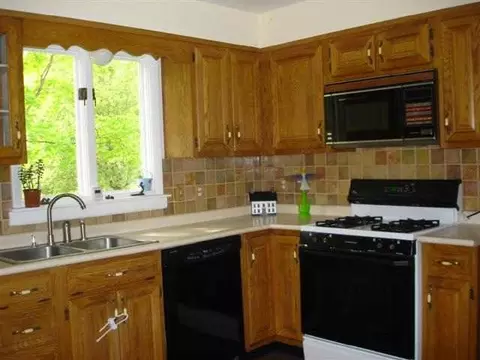 52 Dumbarton Dr, Delmar, NY 12054 photo 4