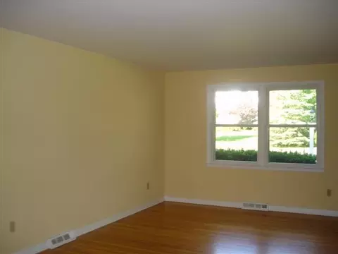 52 Dumbarton Dr, Delmar, NY 12054 photo 3