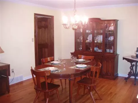 36 Ruxton Rd, Delmar, NY 12054 photo 3