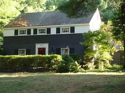 25 E Bayberry Rd, Glenmont, NY 12077 photo 1