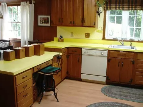 25 E Bayberry Rd, Glenmont, NY 12077 photo 2