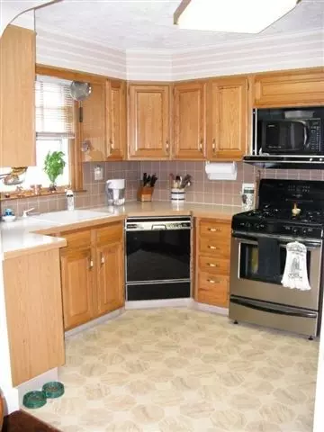 2913 Windermere Rd, Schenectady, NY 12304 photo 4
