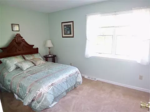 34 Dover Dr, Delmar, NY 12054 photo 9