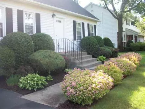 205 Dolan Dr, Schenectady, NY 12306 photo 2
