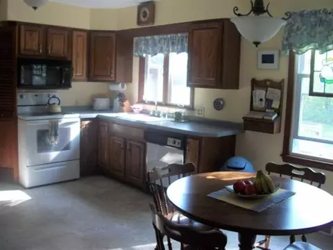205 Dolan Dr, Schenectady, NY 12306 photo 4