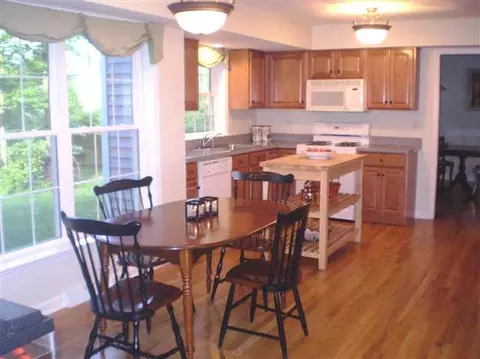 28 Wallace Dr, Delmar, NY 12054 photo 4