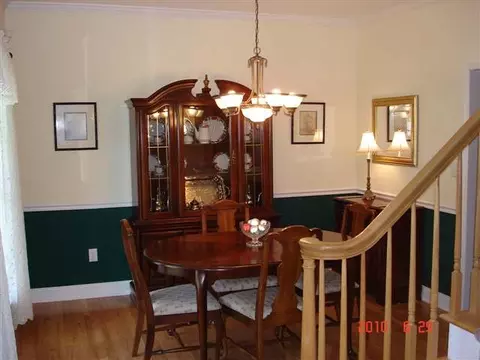 25 Egmont Ct, Delmar, NY 12054 photo 2