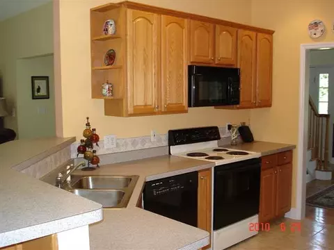 25 Egmont Ct, Delmar, NY 12054 photo 3