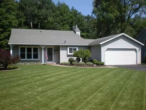 49 Algonquin Rd, Clifton Park, NY 12065 photo 1