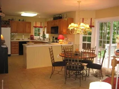 13 Mann Blvd, Halfmoon, NY 12065 photo 2