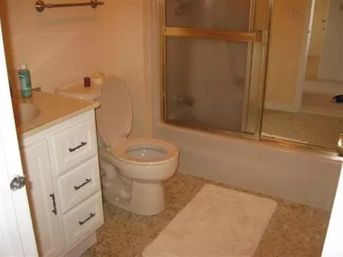 32 Commonwealth Dr, Glenmont, NY 12077 photo 12