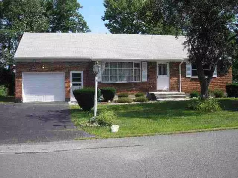 1215 Hendrickson Ave, Schenectady, NY 12309 photo 1
