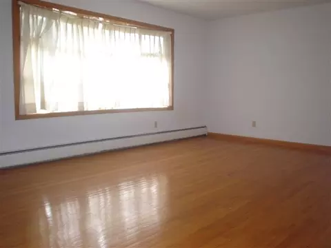 1215 Hendrickson Ave, Schenectady, NY 12309 photo 4