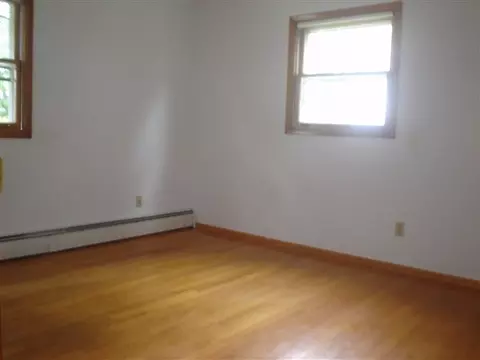 1215 Hendrickson Ave, Schenectady, NY 12309 photo 9