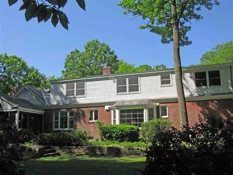 7 Macaffer Dr, Menands, NY 12204 photo 2