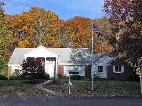 7 Macaffer Dr, Menands, NY 12204 photo 1