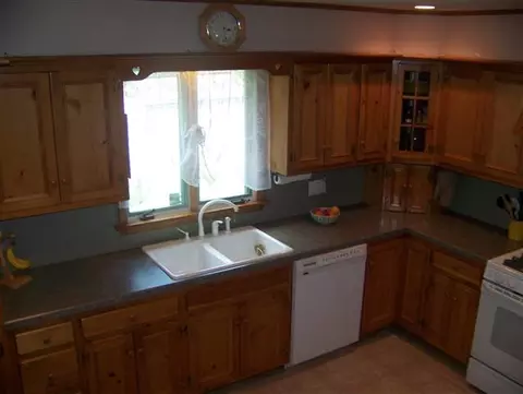 1175 Hendrickson Ave, Schenectady, NY 12309 photo 4