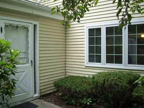 20 Spruce Ct, Delmar, NY 12054 photo 2