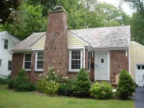 8 Hawthorne Ave, Delmar, NY 12054 photo 1