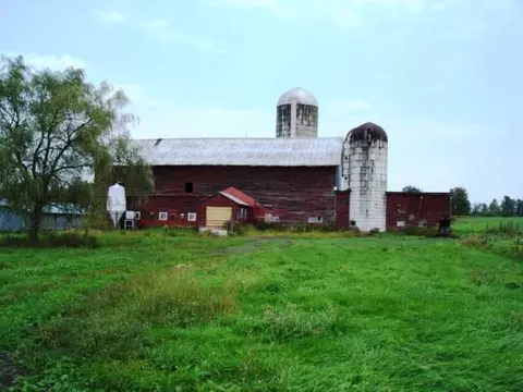 555 Darrow Rd, Sprakers, NY 12166 photo 12