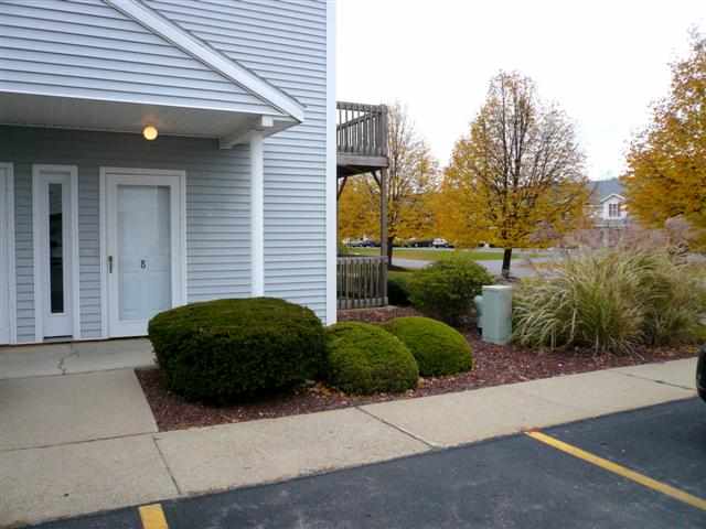 608 Cambridge Manor Dr, Schenectady, NY 12302 photo 2