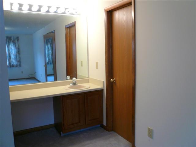 608 Cambridge Manor Dr, Schenectady, NY 12302 photo 8