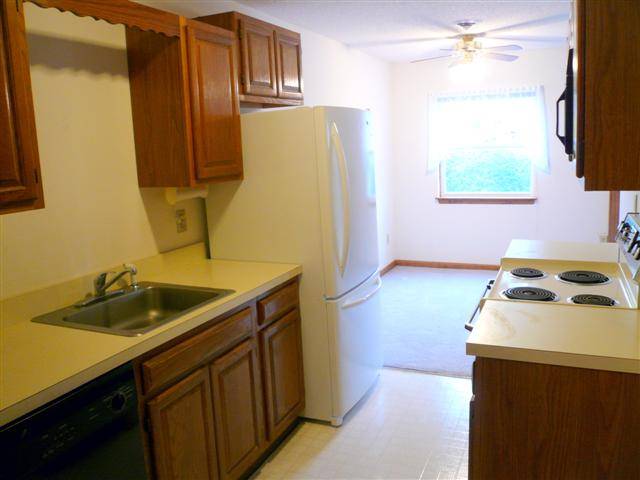 608 Cambridge Manor Dr, Schenectady, NY 12302 photo 5