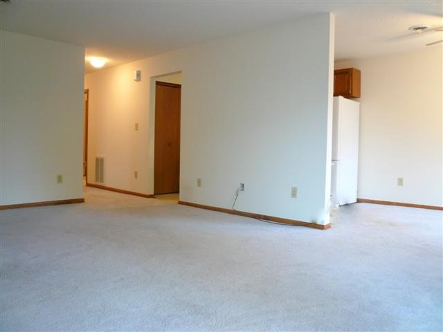 608 Cambridge Manor Dr, Schenectady, NY 12302 photo 4