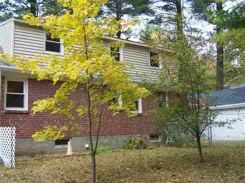 10 Beverly Dr, Albany, NY 12203 photo 2